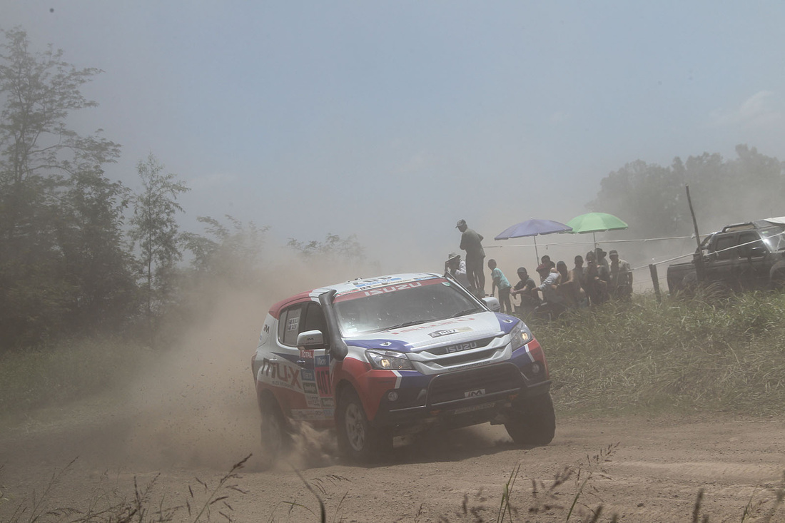 Isuzu Motorsports Dakar 2015 stage 1
